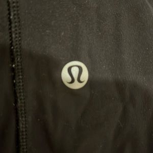 BLACK LULU LEGGINGS; size 4